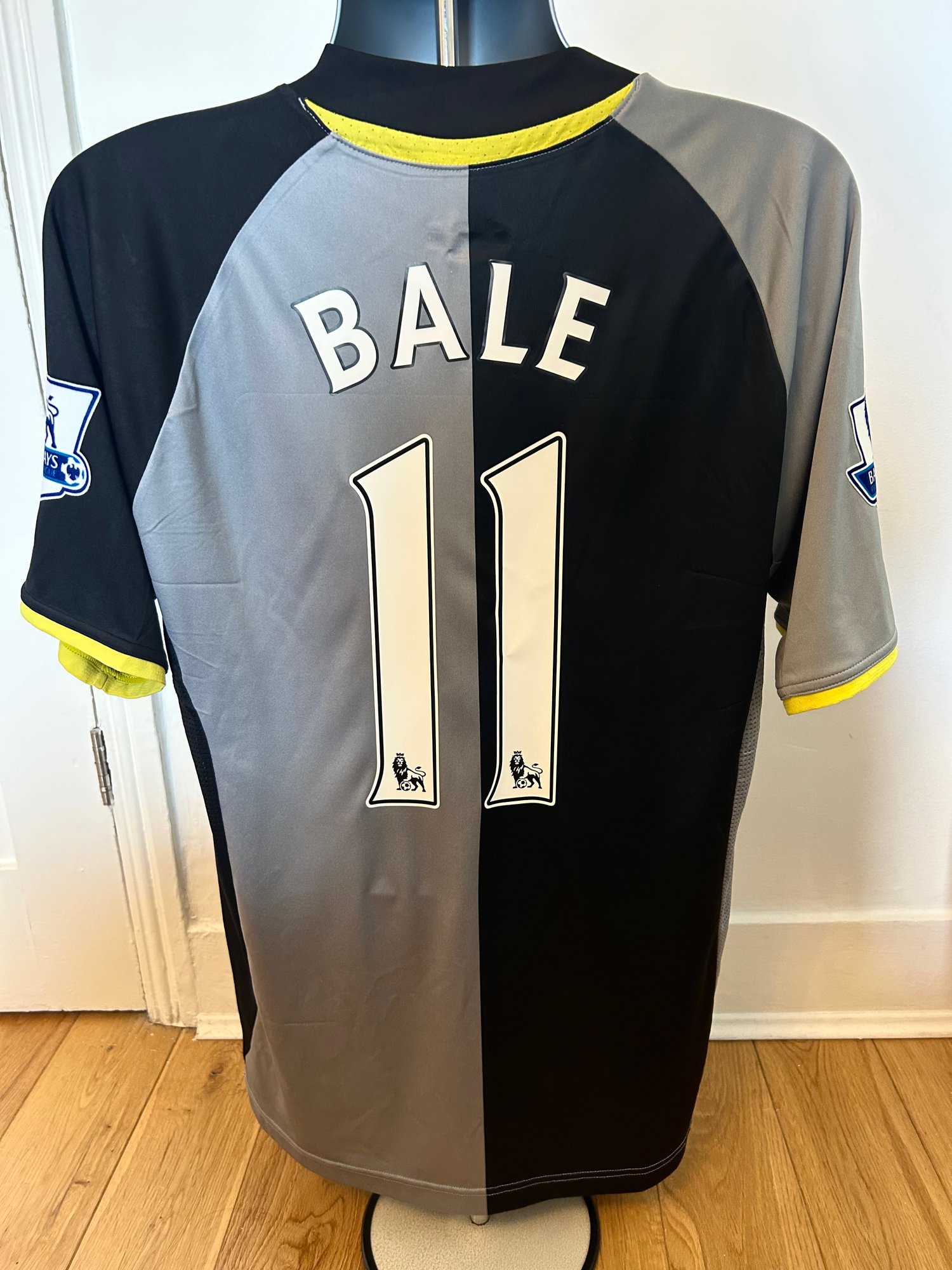 Image of Tottenham Hotspur “BALE 11” 2012/13 Third Shirt + patches (XL)