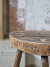 Image 3 of Le tabouret tripode 