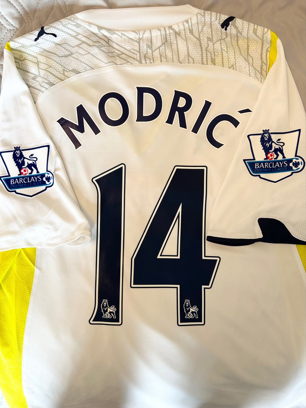 Image of Tottenham Hotspur “MODRIĆ 14” 2009/10 Home Shirt + PL patches