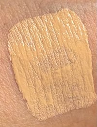 Image 2 of brush Concelear medium coverage M110