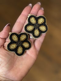 Image 13 of Flores Earrings 