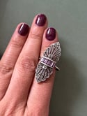 Grande bague de style Art Déco en argent massif, marcassites et améthystes. Taille 58-59