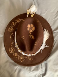 Image 2 of "Eres Hija Del Rey" Hand-Burned, Painted Panama Hat