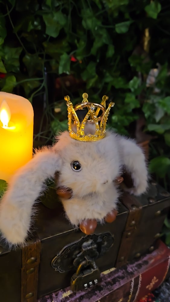 πThe Armored Kingdom Crowned Brown Snugglehop Bunny Keychain