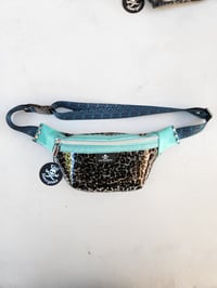 Image 3 of Clear leopard print vinyl fanny pack: Blue & Pink