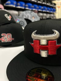 Image 3 of New Era 5950 Midnight Battles Blk/Mettalic Grey/ Paisley UV