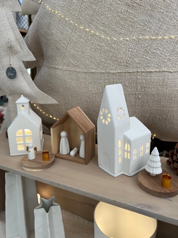 Image of Crèche porcelaine et bois à suspendre