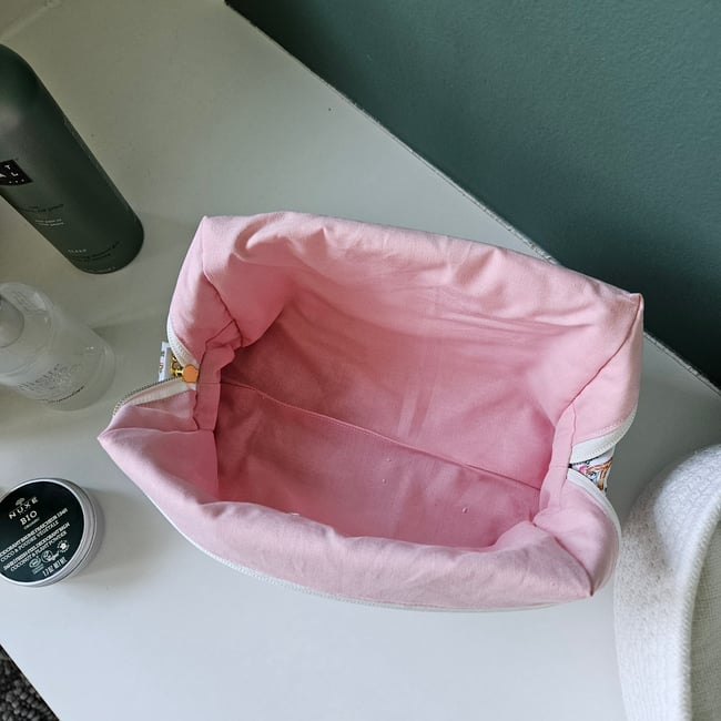 SUR COMMANDE- TROUSSE DE TOILETTE 