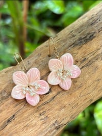 Image 3 of pink hibiscus in 14kGF