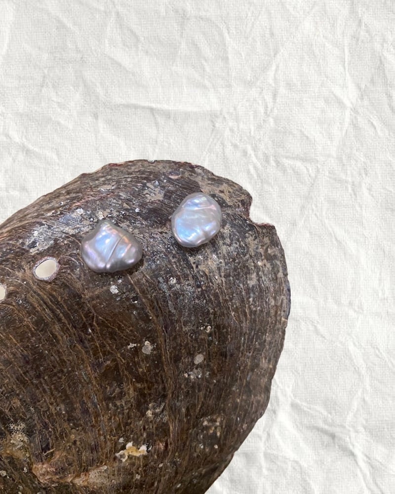 Image of Gray keshi stud earrings 