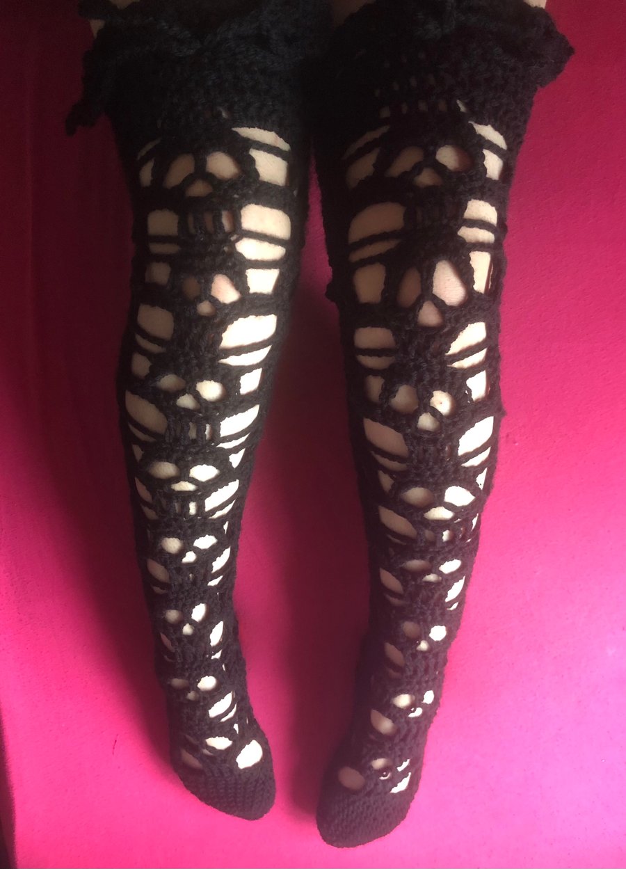 Image of Skull Knee High Socks