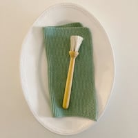 Image 2 of Petit torchon en tricot vert 