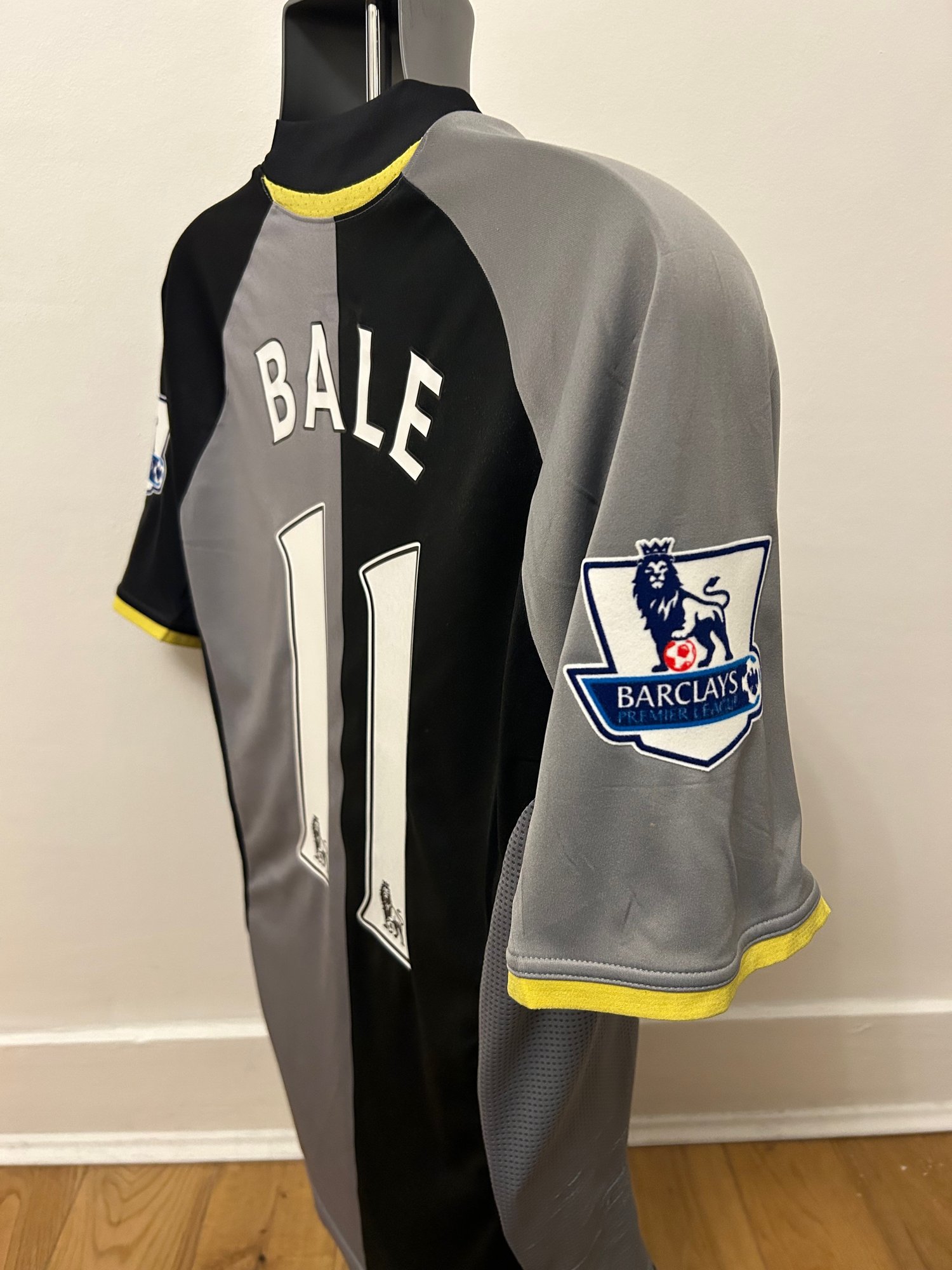 Image of Tottenham Hotspur “BALE 11” 2012/13 Third Shirt + patches (S)