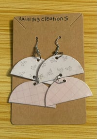 Have circle earrings, checkered, and flowered pink