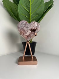 Image 1 of PINK AMETHYST HEART ON CUSTOM ROSE GOLD STAND -BRAZIL-