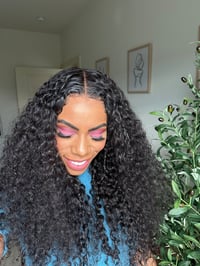 Image 4 of 26 inch CURLY 5x5 LACE CLOSURE GLUELESS WIG