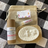 Image 2 of The Pampered Queen Wild Rose Honeybee Butter Bar Gift Set