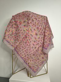Image 2 of PAÑUELO 70 x 70 ALGODÓN LEOPARDA