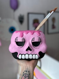 Image 1 of Skull vase pink 