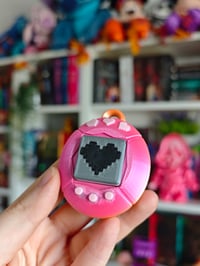Image 4 of Tamagotchi Clickers arcoiris rosa llavero