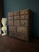 réservé à Fleur Layette d’horloger, meuble à tiroirs vintage en bois massif