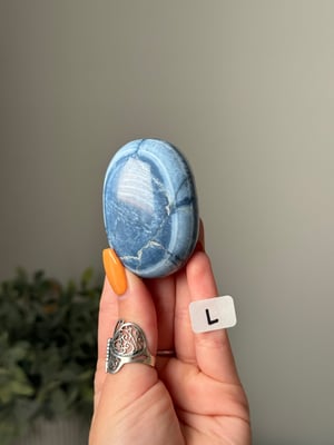 BLUE OPAL PALM STONES