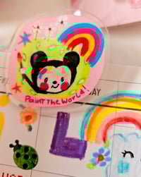 Image 4 of Paint the world clip