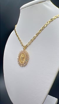 GOLD OVAL VIRGENCITA NECKLACE