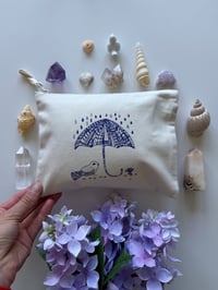 Image 2 of Trousse oiseau sous la pluie