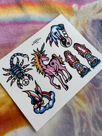 TRIBAL UNICORN PRINT
