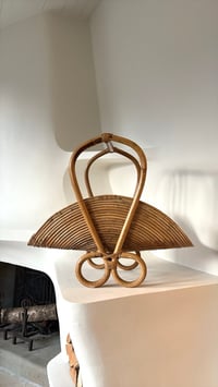 Image 2 of Porte-revue rotin attribué à Viva del sud 
