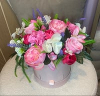 Image 1 of Artificial Hatbox ( only one ) 
