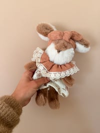 Image 2 of DOUDOU BICHE MINIATURE COL DENTELLE