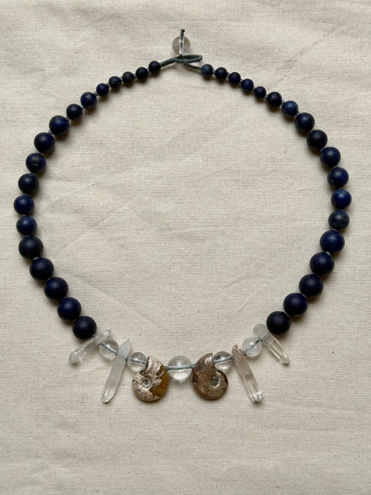 Image of Necklace with lapis lazuli, clear quartz and iridescent ammonite fossil