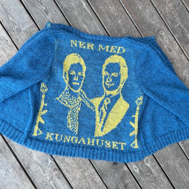 Ner med kungahuset - Kofta/beskrivning