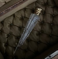 Image 10 of Magnifique fiole en cristal taillé, bouchon en ormoulu du XIXème siecle