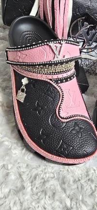 Image 2 of Size 9 two tone black & pink with matching earrings