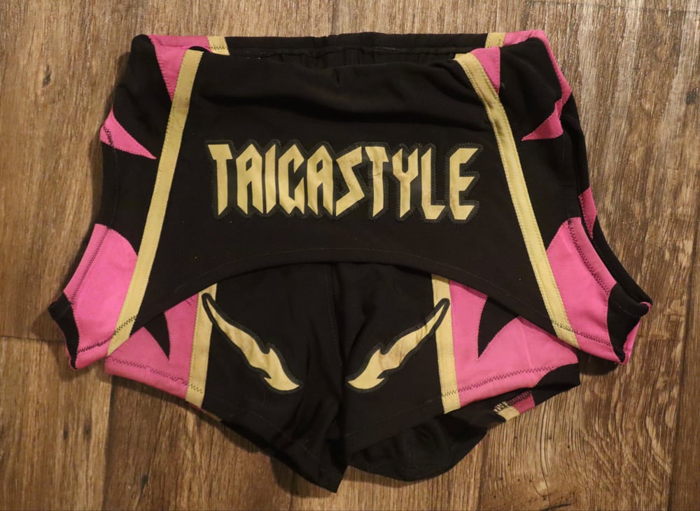 Ring Worn Black and Pink Singlet