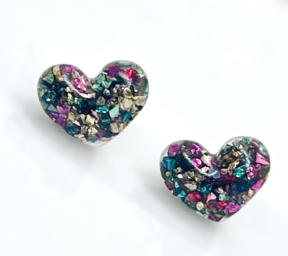 Image of SPARKLY HEART STUDS 