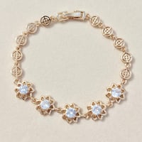 White Flower Bracelet 