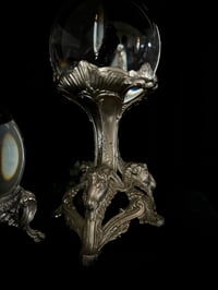 Image 6 of Magnifique boule de cristal de 13cm de diamètre et son support en régule argenté, début 1900