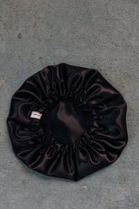 Image 4 of "MOCHAA" LUXURY SATIN BONNET