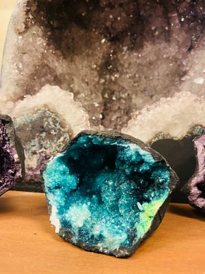 Image of Teal agate geode 