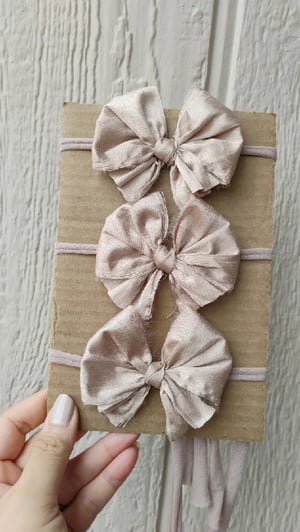 Image of Still bows