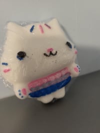 Image 1 of Cupcake Dove Bath Bomb