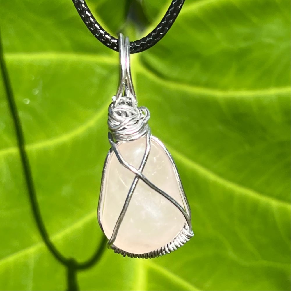 Image of rose quartz mini pendant b