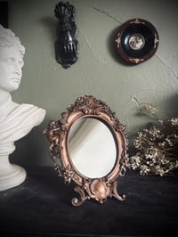 Image 6 of Miroir de toilette, en cuivre, à décor de putti et de roses, époque Napoleon III, style roccocco!