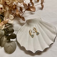 ΣΚΟΥΛΑΡΙΚΙΑ ΑΤΣΑΛΙΝΑ ΜΕ ΤΡΙΓΩΝΑΚΙ