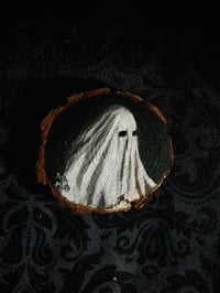 Image 1 of Fantasma #2 en rodaja de madera 