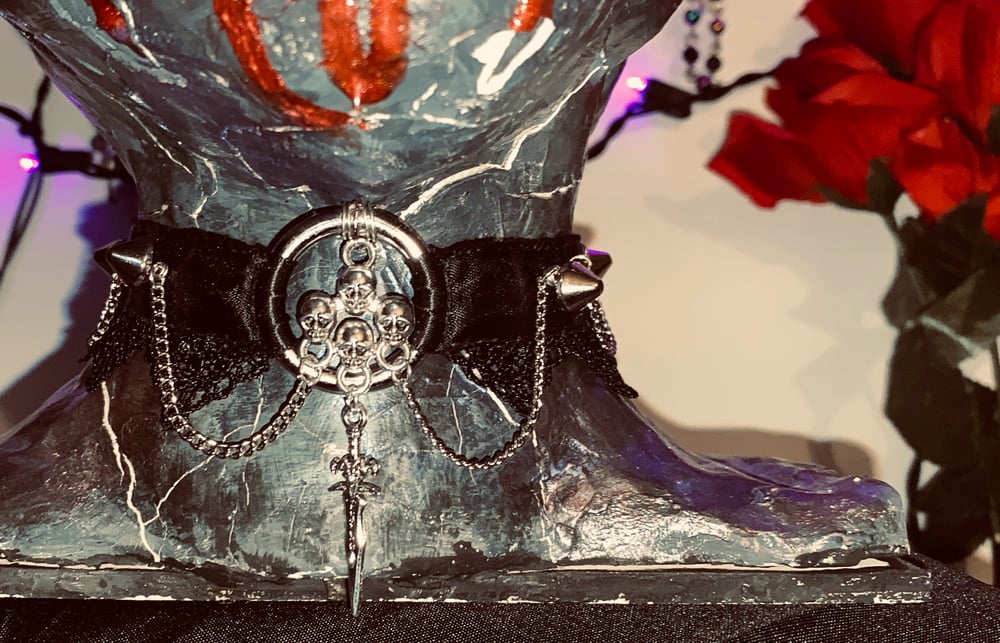 Image of 𝔗𝔥𝔢 𝔣𝔬𝔲𝔯 𝔥𝔬𝔯𝔰𝔢𝔪𝔞𝔫